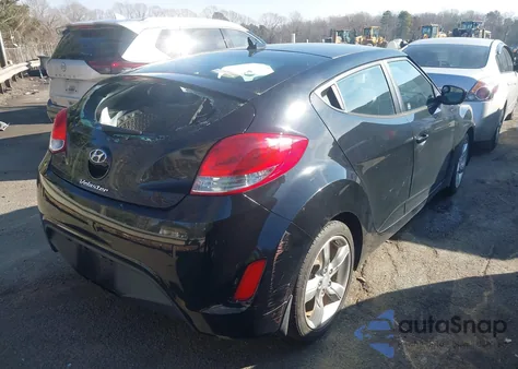 2013 Hyundai Veloster Base W/Black z USA, uszkodzony, nr VIN KMHTC6AD9DU166181